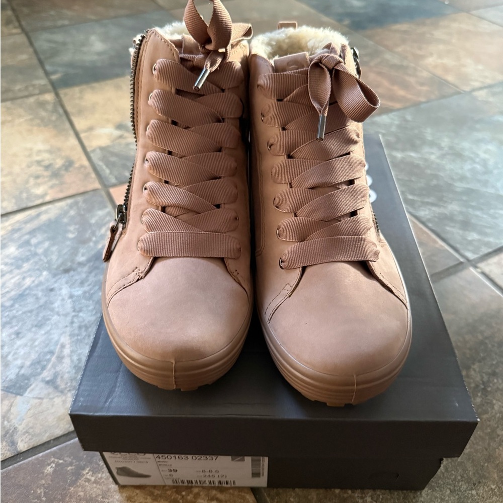 Women’s Ecco Soft 7 Tred Boot Sz 39